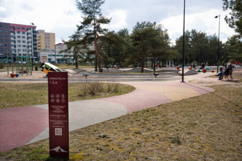 Mänguväljak 1-3.aastastele Männi pargis.