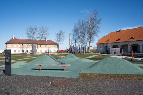 Maarjamäe lossi laste mänguväljak.